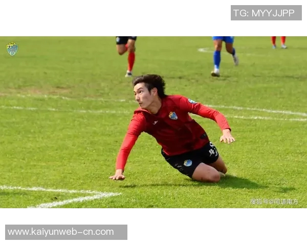 足球星杂志专访:探索世界顶级球员背后的奋斗与荣耀 足球星杂志专访:探索世界顶级球员背后的奋斗与荣耀